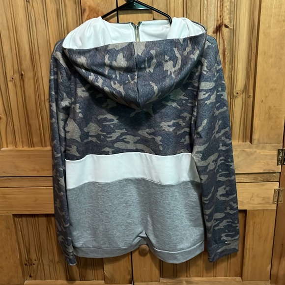 Camouflage zip up size large. - Picture 2 of 2